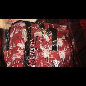 Zip top organizing utility tote